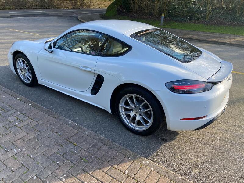 PORSCHE 718